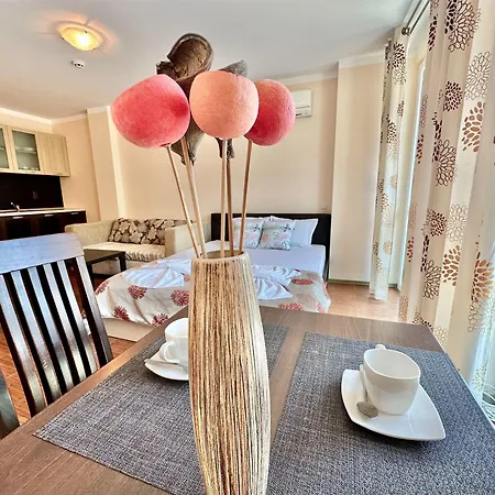 Menada Sunny Plaza ساني بيتش