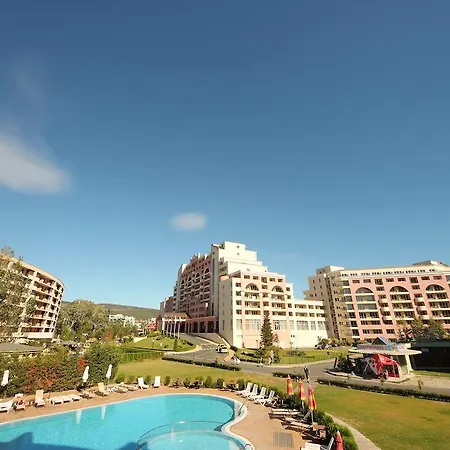 Menada Sunny Plaza ساني بيتش