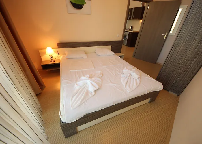 менада съни бийч плаза