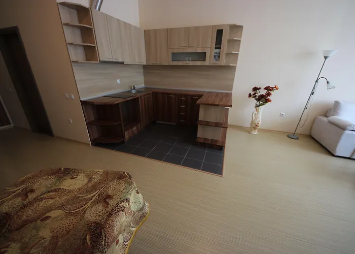 Апартамент менада съни бийч плаза