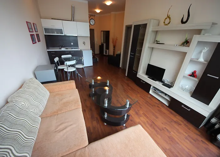 Апартамент менада съни бийч плаза