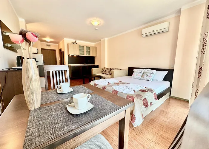 менада съни бийч плаза