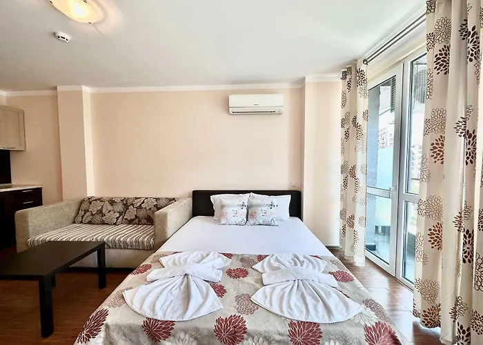 Апартамент менада съни бийч плаза