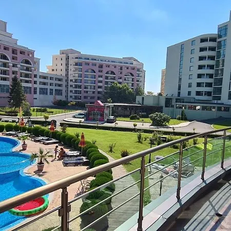 Menada Sunny Plaza 아파트 *